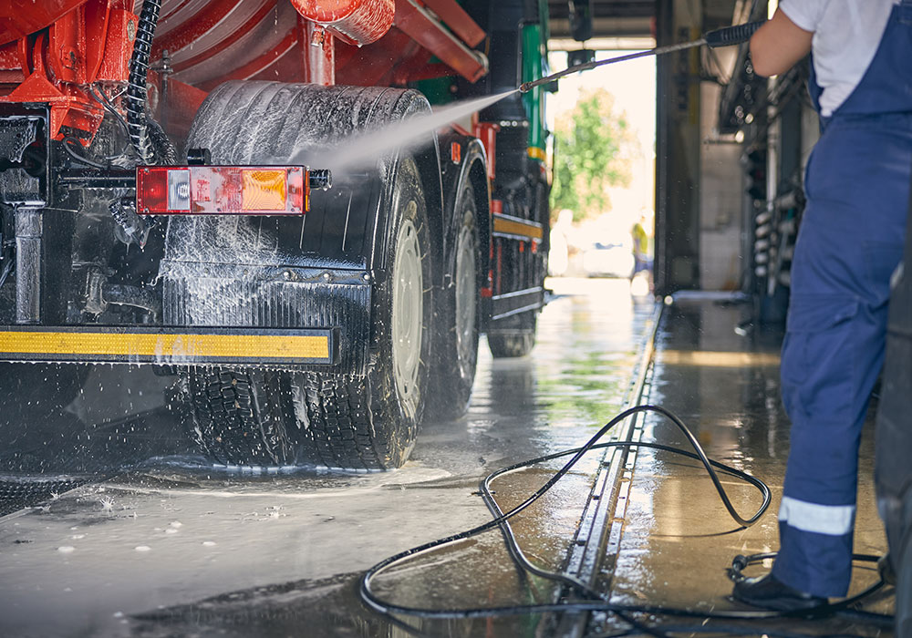 Säuberung von Reifen bei Brunnerservices in Mils